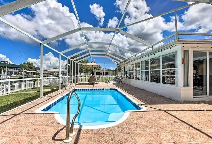 Stunning Palmetto Home W/ Boat Dock & Kayaks!