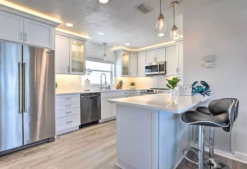 Stunning Palmetto Home W/ Boat Dock & Kayaks!