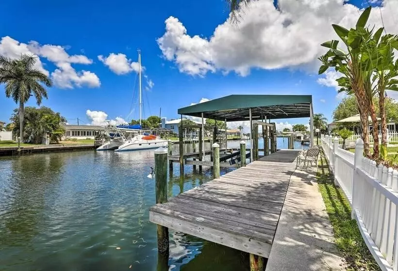 Stunning Palmetto Home W/ Boat Dock & Kayaks!