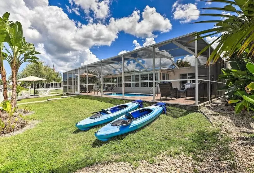 Stunning Palmetto Home W/ Boat Dock & Kayaks!