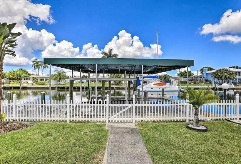 Stunning Palmetto Home W/ Boat Dock & Kayaks!
