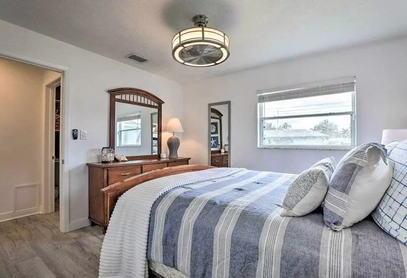 Stunning Palmetto Home W/ Boat Dock & Kayaks!