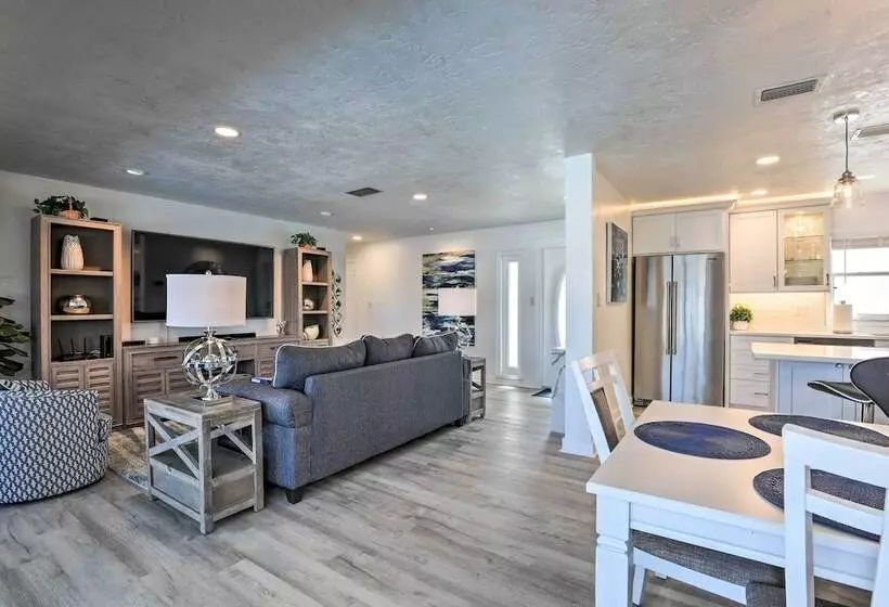 Stunning Palmetto Home W/ Boat Dock & Kayaks!