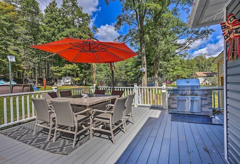 Stunning South Fallsburg Home W/ Pool & Deck!