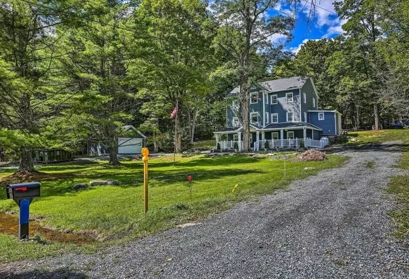 Stunning South Fallsburg Home W/ Pool & Deck!