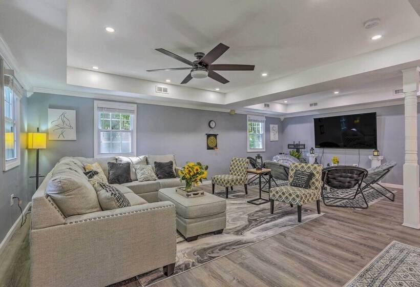 Stunning South Fallsburg Home W/ Pool & Deck!