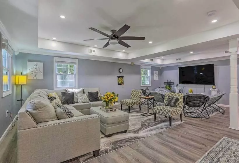 Stunning South Fallsburg Home W/ Pool & Deck!