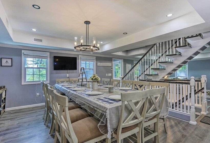 Stunning South Fallsburg Home W/ Pool & Deck!