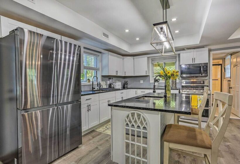 Stunning South Fallsburg Home W/ Pool & Deck!