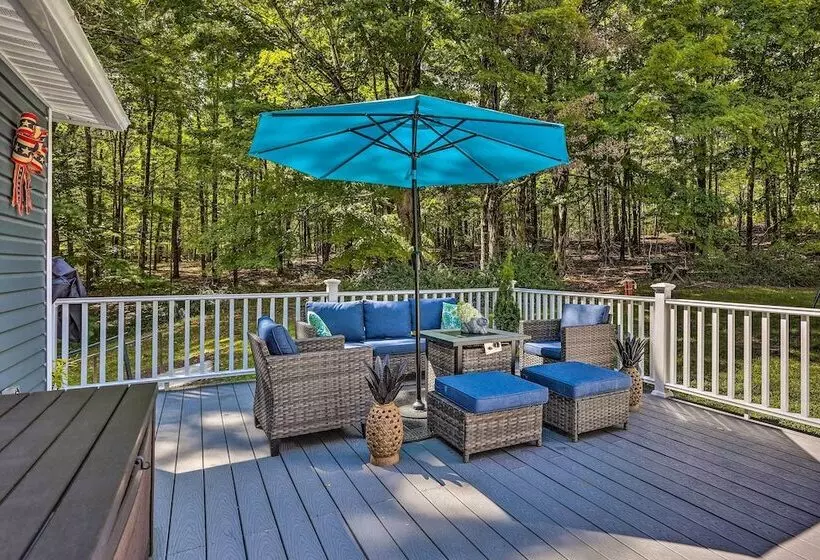 Stunning South Fallsburg Home W/ Pool & Deck!