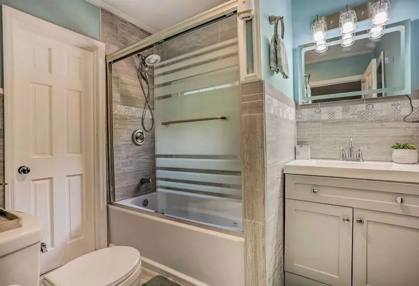 Stunning South Fallsburg Home W/ Pool & Deck!