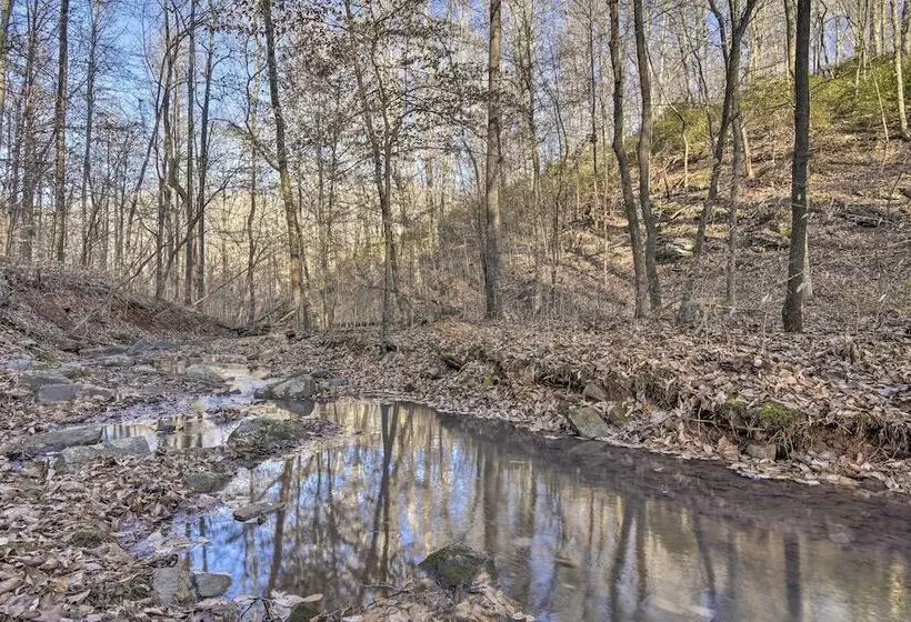 Stylish Creekside Cabin W/ Fire Pit Near Wineries