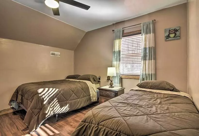 Stylish Creekside Cabin W/ Fire Pit Near Wineries