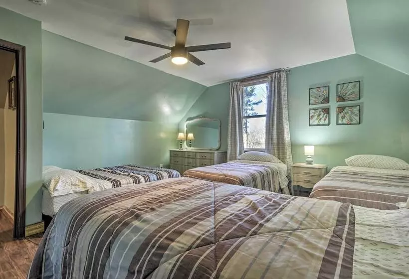 Stylish Creekside Cabin W/ Fire Pit Near Wineries