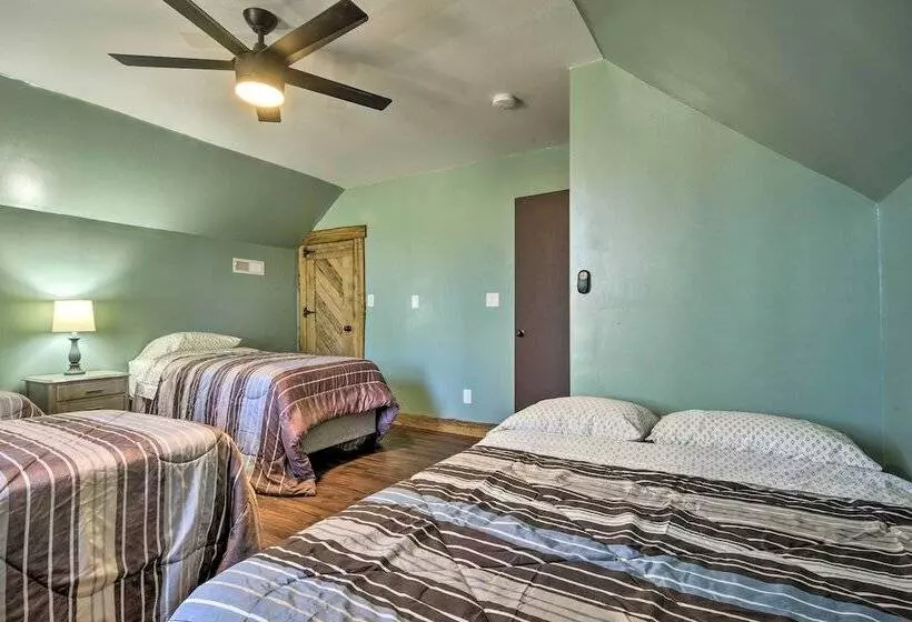 Stylish Creekside Cabin W/ Fire Pit Near Wineries