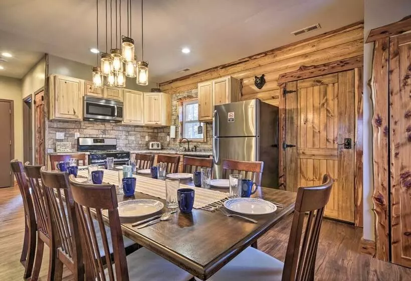 Stylish Creekside Cabin W/ Fire Pit Near Wineries