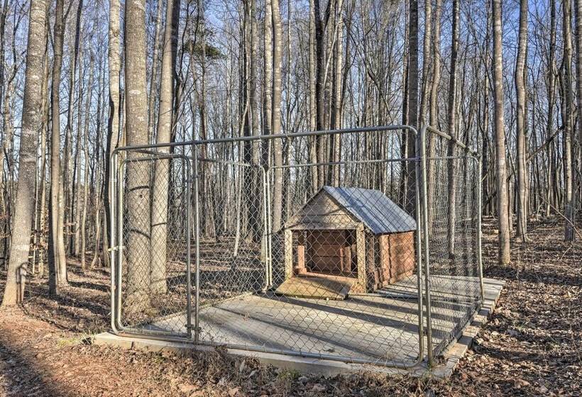 Stylish Creekside Cabin W/ Fire Pit Near Wineries