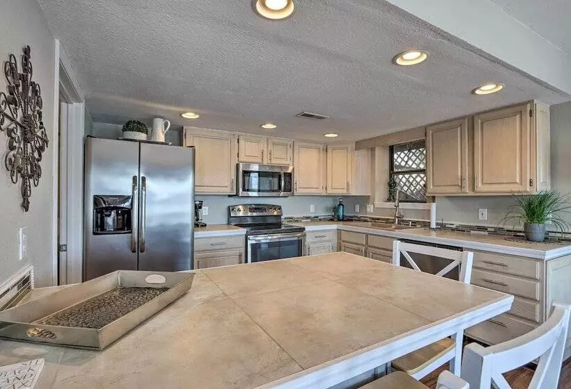 Sunrise Beach Retreat On Lake Of The Ozarks!