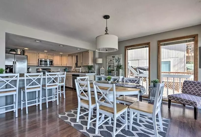 Sunrise Beach Retreat On Lake Of The Ozarks!