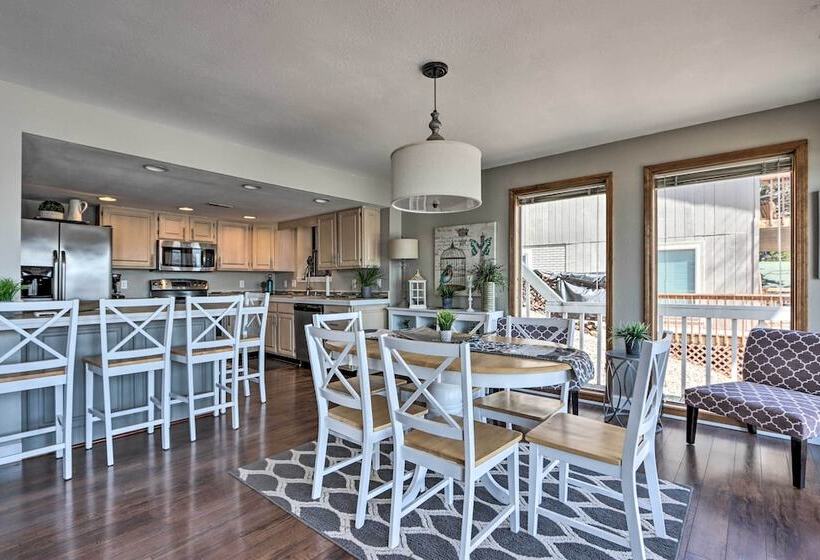 Sunrise Beach Retreat On Lake Of The Ozarks!