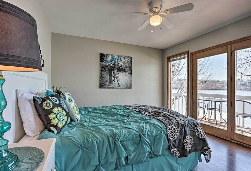 Sunrise Beach Retreat On Lake Of The Ozarks!