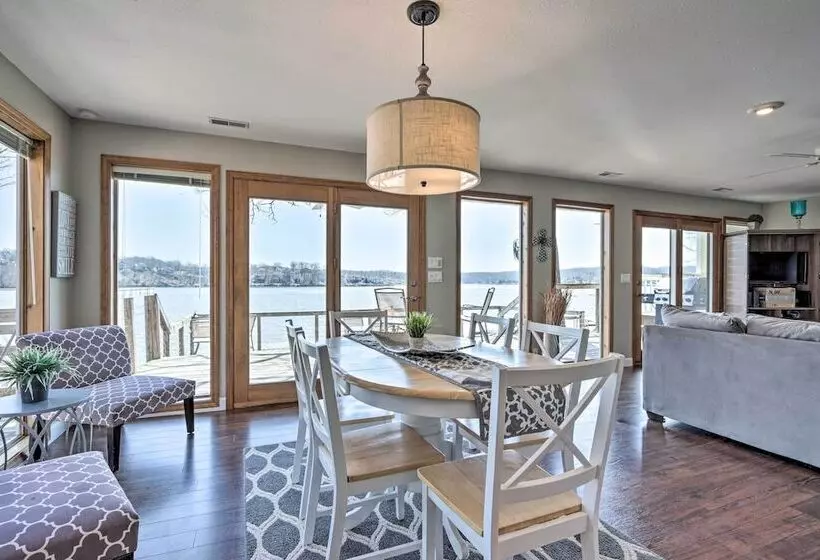 Sunrise Beach Retreat On Lake Of The Ozarks!