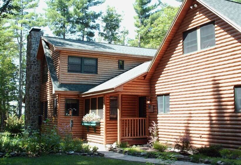 Upscale Fryeburg Cabin: Hot Tub + Billiards Table!