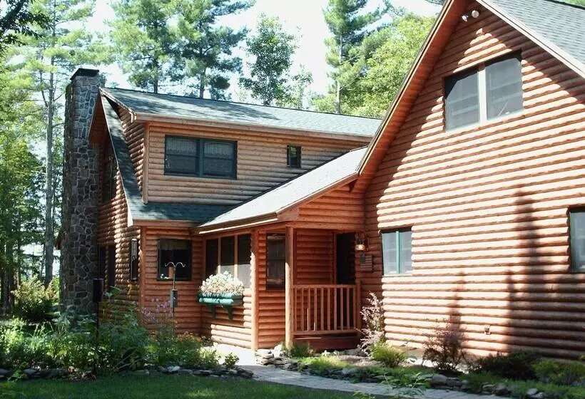 Upscale Fryeburg Cabin: Hot Tub + Billiards Table!