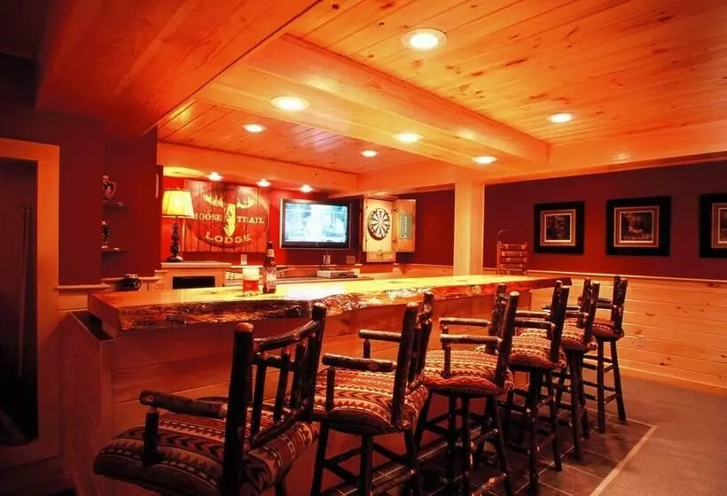 Upscale Fryeburg Cabin: Hot Tub + Billiards Table!