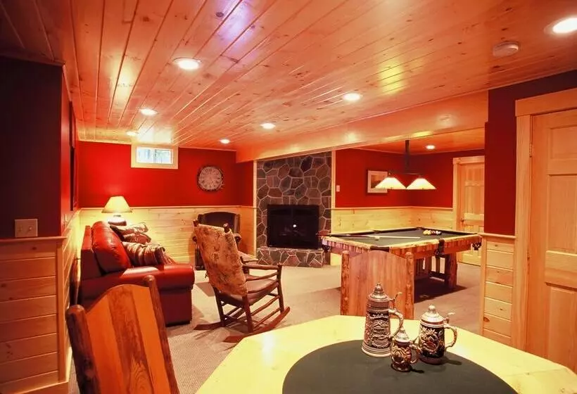 Upscale Fryeburg Cabin: Hot Tub + Billiards Table!