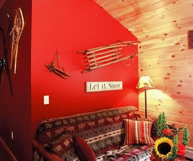 Upscale Fryeburg Cabin: Hot Tub + Billiards Table!