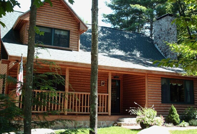 Upscale Fryeburg Cabin: Hot Tub + Billiards Table!