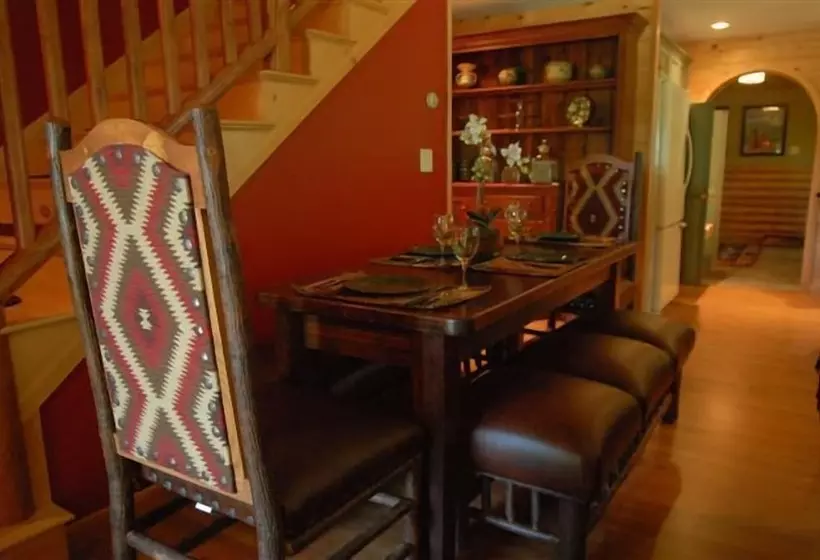 Upscale Fryeburg Cabin: Hot Tub + Billiards Table!