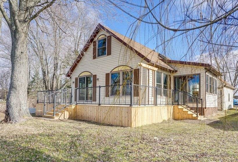 Waterfront Cottage W/ Deck + Dock On Dragon Lake!