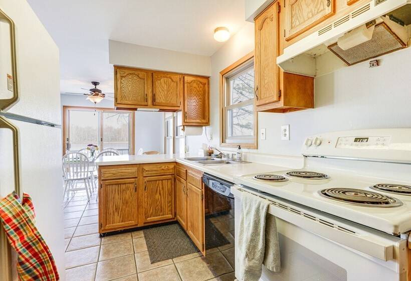 Waterfront Cottage W/ Deck + Dock On Dragon Lake!