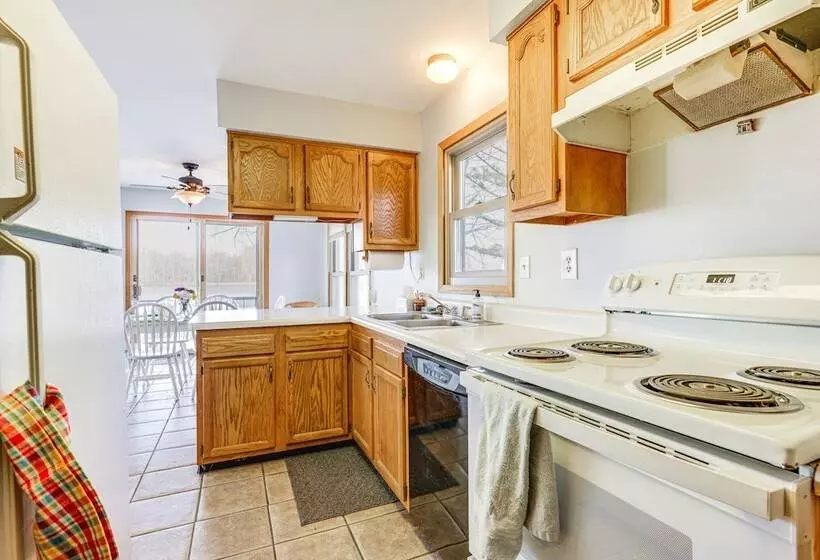 Waterfront Cottage W/ Deck + Dock On Dragon Lake!