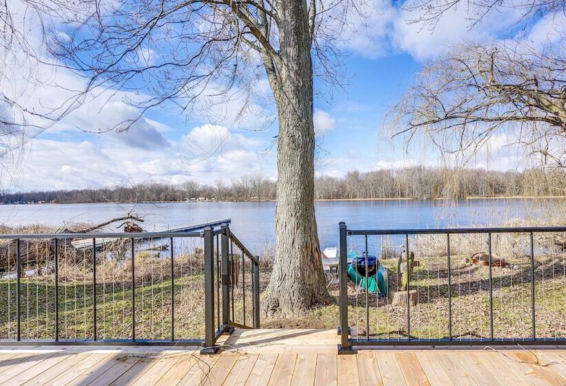 Waterfront Cottage W/ Deck + Dock On Dragon Lake!