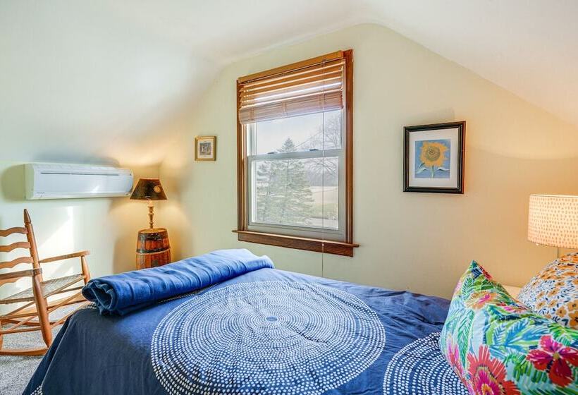 Waterfront Cottage W/ Deck + Dock On Dragon Lake!