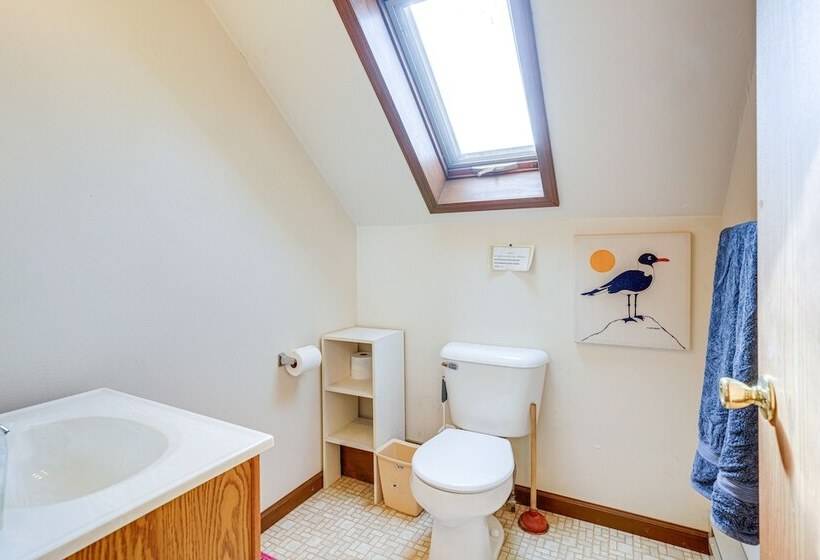 Waterfront Cottage W/ Deck + Dock On Dragon Lake!