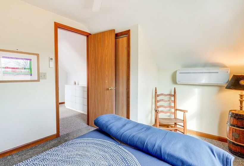 Waterfront Cottage W/ Deck + Dock On Dragon Lake!