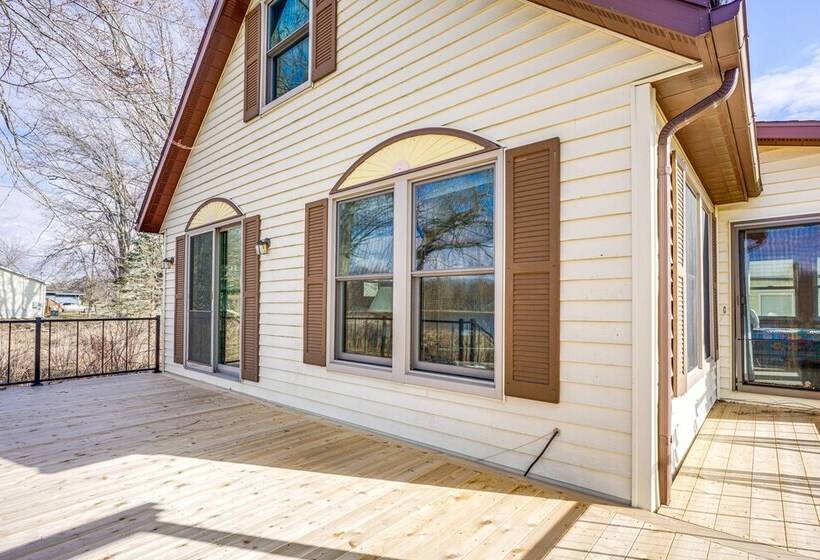 Waterfront Cottage W/ Deck + Dock On Dragon Lake!