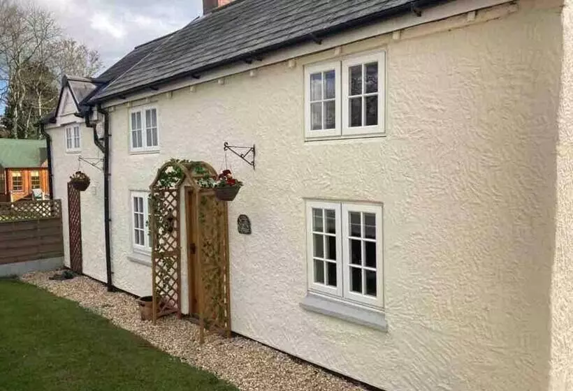 Character Detached 3 Bed Cottage Audlem Cheshire