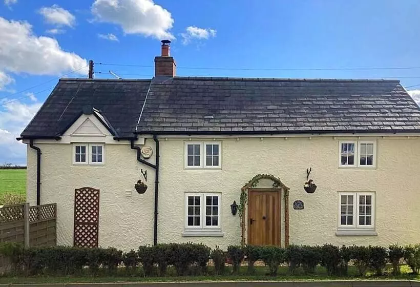 Character Detached 3 Bed Cottage Audlem Cheshire
