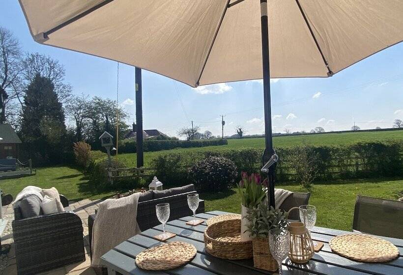 Character Detached 3 Bed Cottage Audlem Cheshire