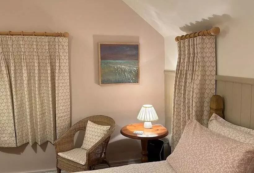 Welcoming 2 Bed Charming Self Catering Cottage