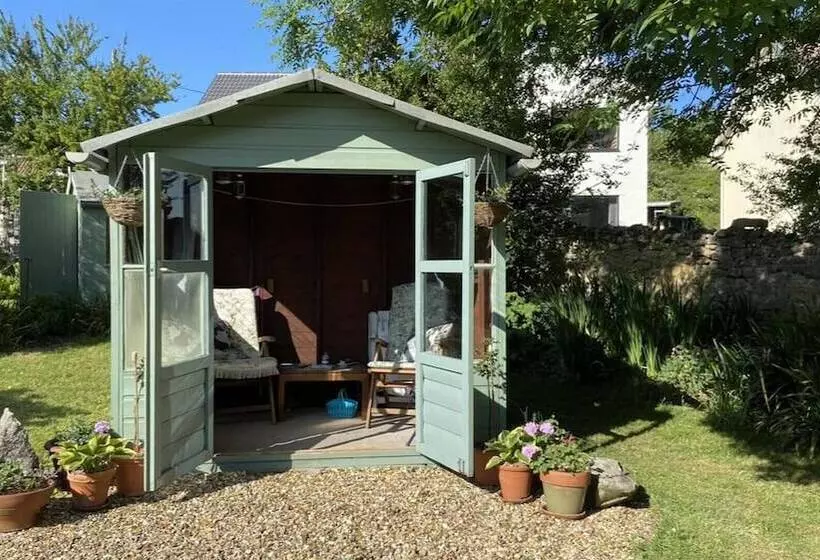 Welcoming 2 Bed Charming Self Catering Cottage