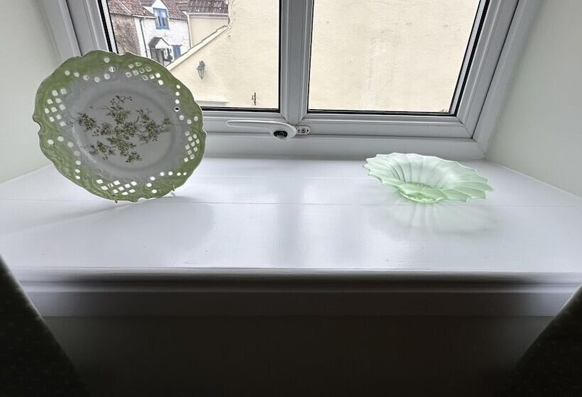 Welcoming 2 Bed Charming Self Catering Cottage