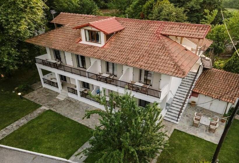 Gkaras Camp & Apartments