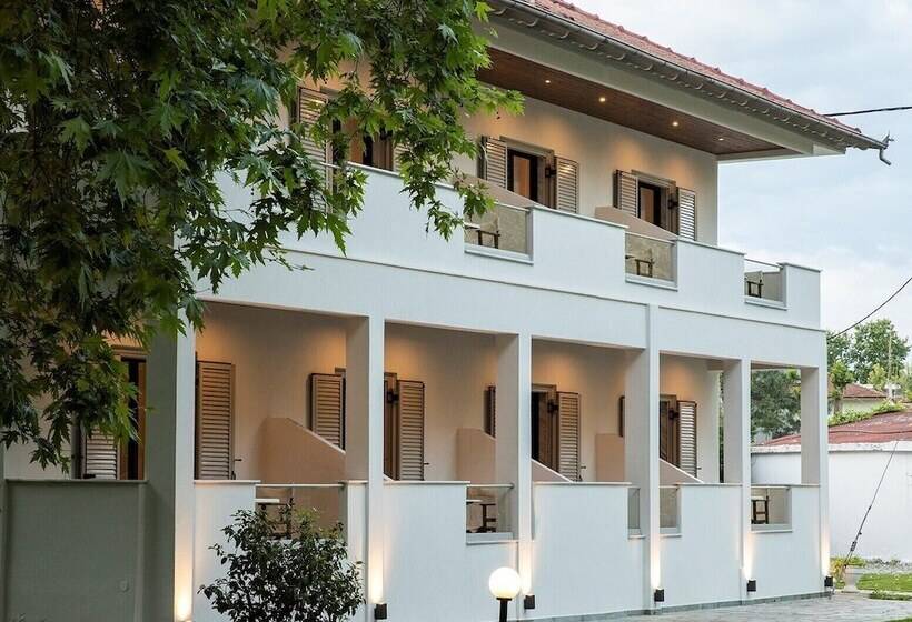 Gkaras Camp & Apartments