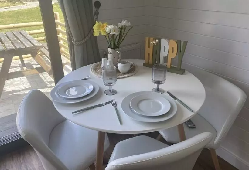 Hotelli 1 Bed Pod Cabin In Beautiful Surroundings Wrexham